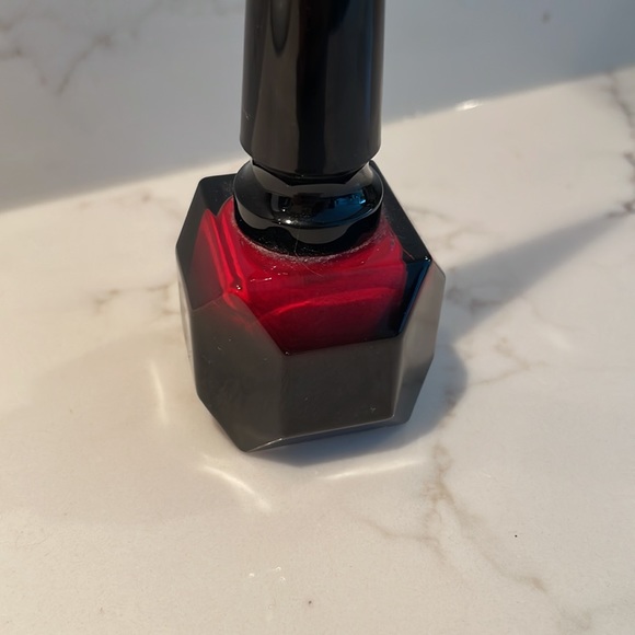 Lalaque Le Vernis
Nail colour - Rouge Louboutin - Picture 3 of 7